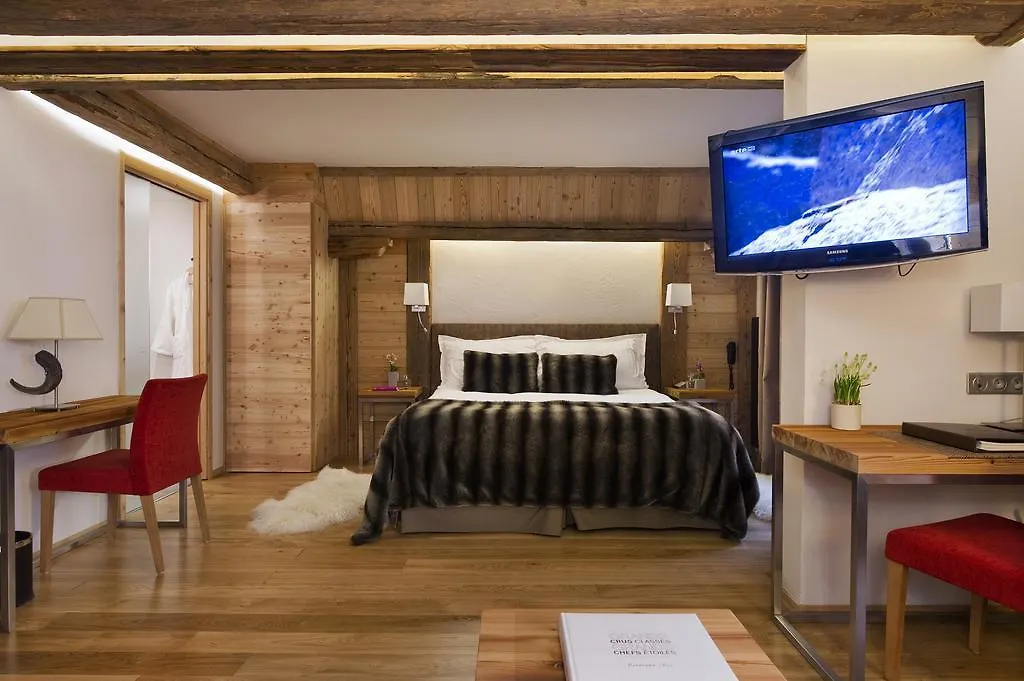 Au Coeur Du Village La Clusaz Hotel